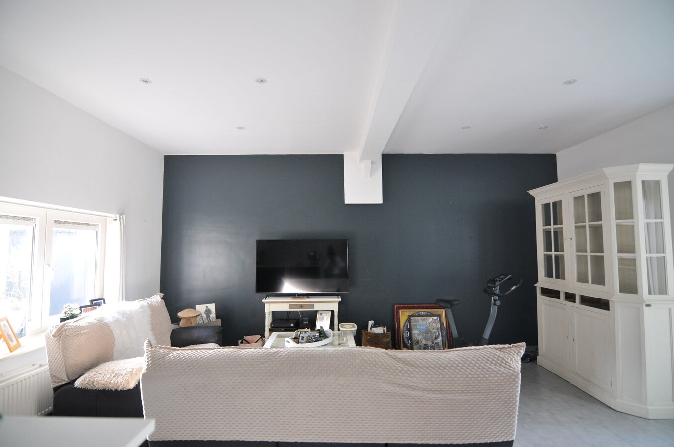 Ruime woning met 2 slaapkamers en bureau 