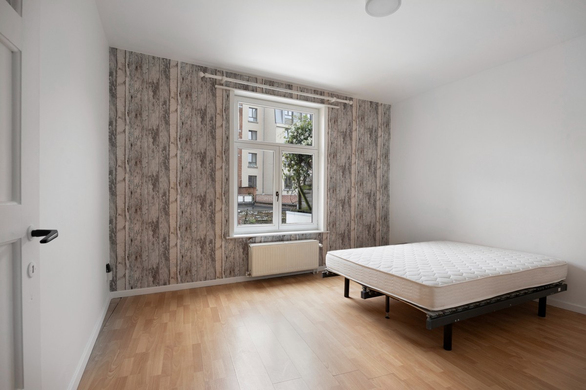 Woning met 4 slaapkamers, 2 badkamers en terras in centrum Leuven ! – EPC 187 kWh/m² - bewoonbare opp. 184m² 