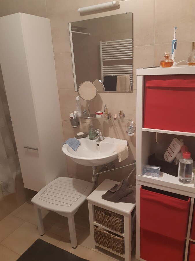 Eigentijds appartement met 2 autostaanplaatsen 