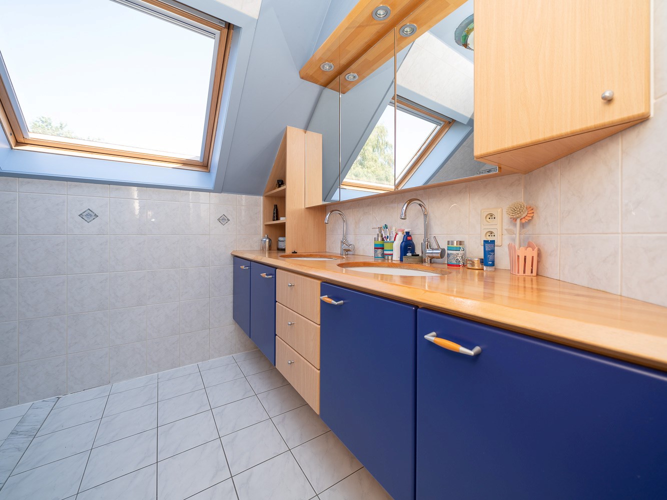 Instapklare, vrijstaande villa met 4 kamers op toplocatie 