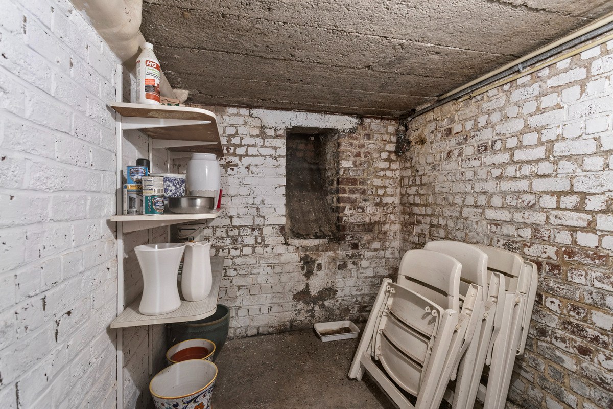 Woning met 5 slaapkamers en grote tuin. 
