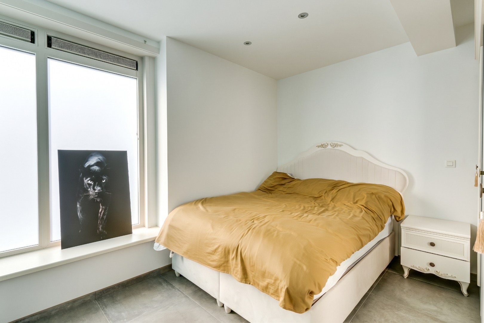 Ruime woning voor gemengd gebruik met loods te koop, wonen en werken op één toplocatie in Zelzate 
