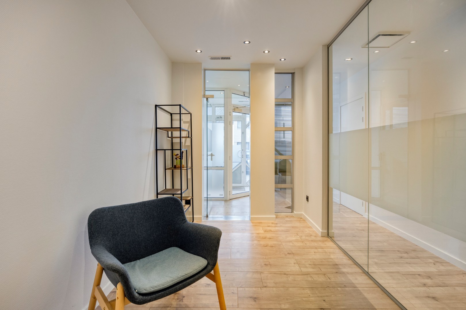 Handelspand met commerciële ligging nabij het centrum van Leopoldsburg! 