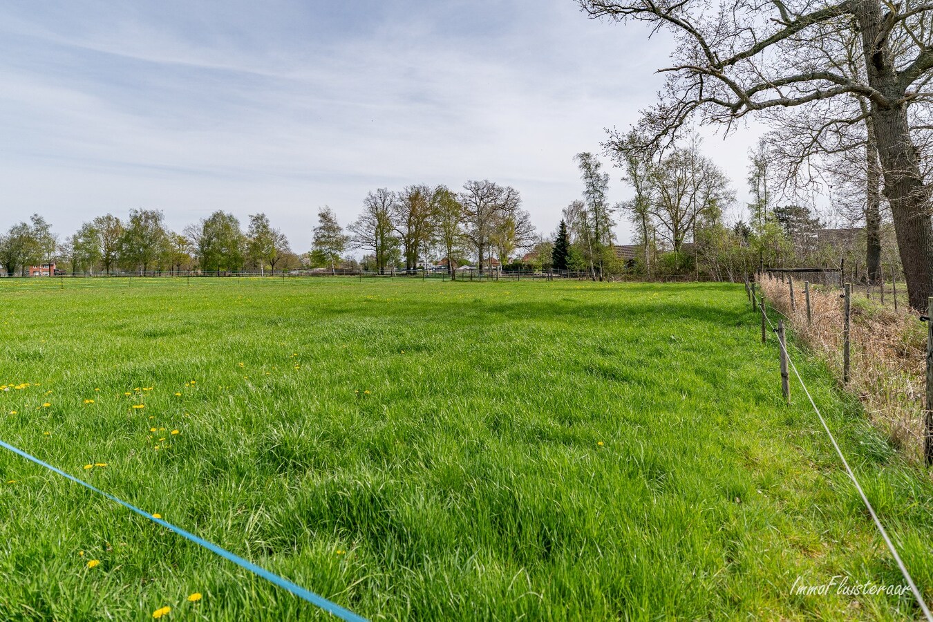 Woning met stalgebouwen en buitenpiste op ca. 6ha te Bocholt 