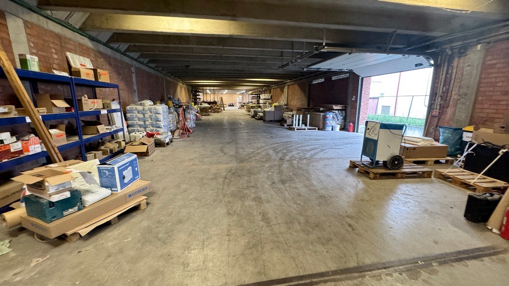 Loods met kantoor te huur nabij A12 in Wilrijk