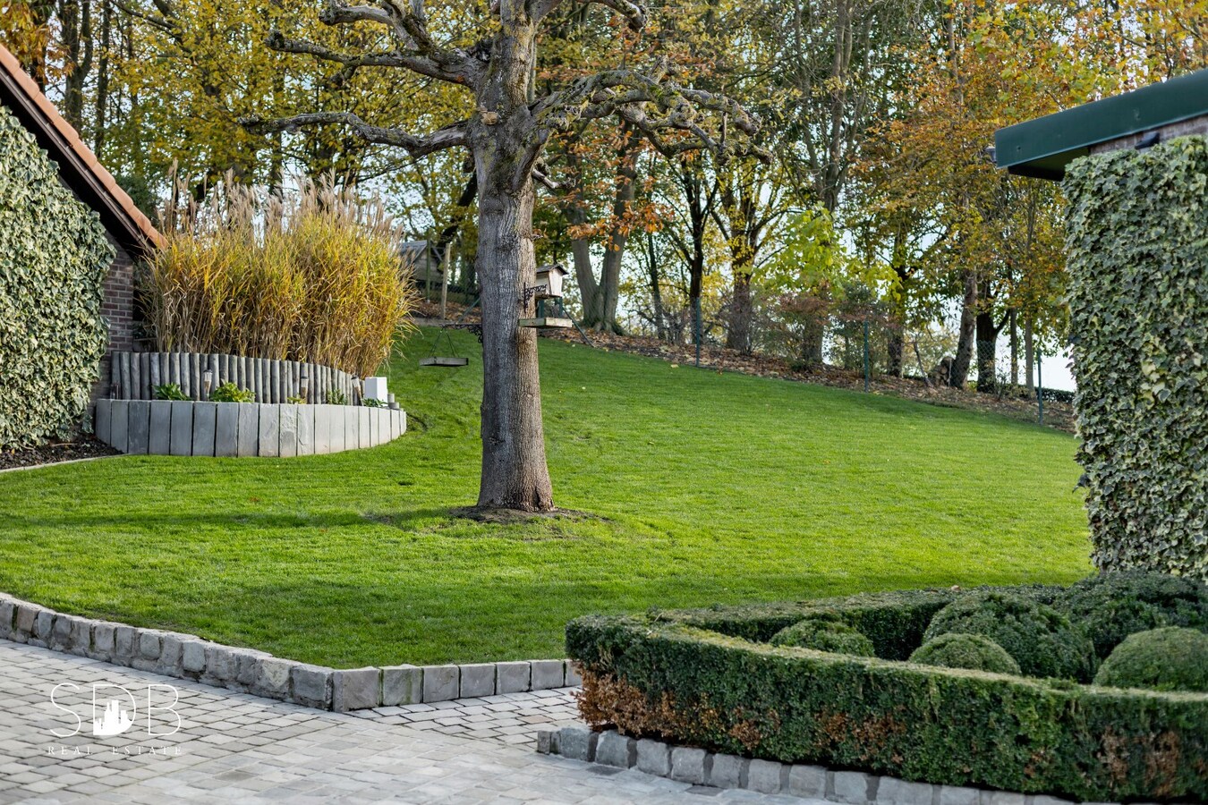 Landelijke villa met zwembad, paardenfaciliteiten en piste op circa 2 HA 