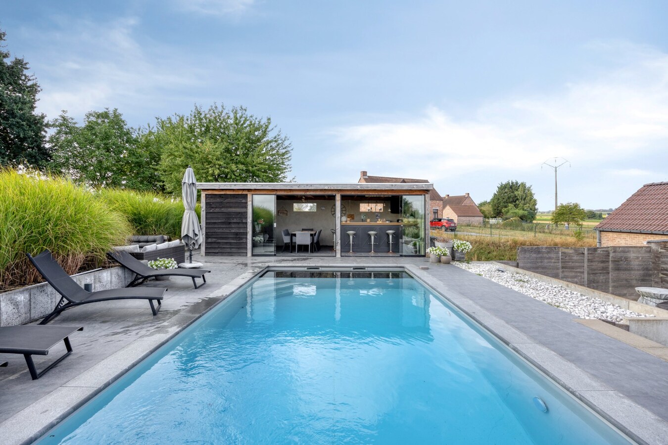 Exclusieve VILLA met zwembad en poolhouse te Piétrain - PEB energielabel B 