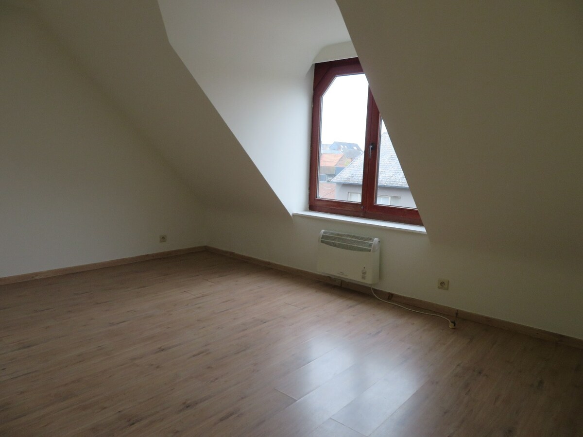 Knus appartement in dorpskern van Neeroeteren met autostandplaats! 
