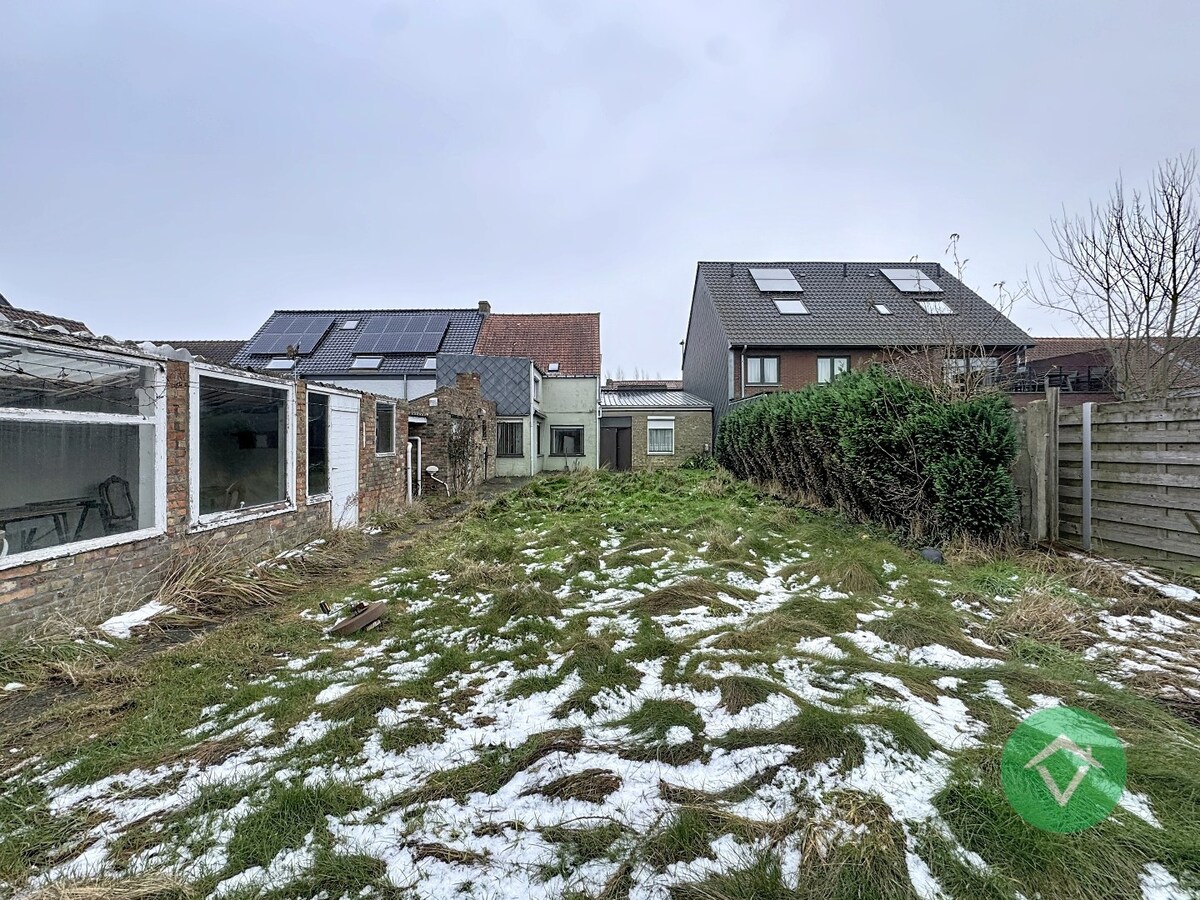 Woning met kleine loods te Gistel 