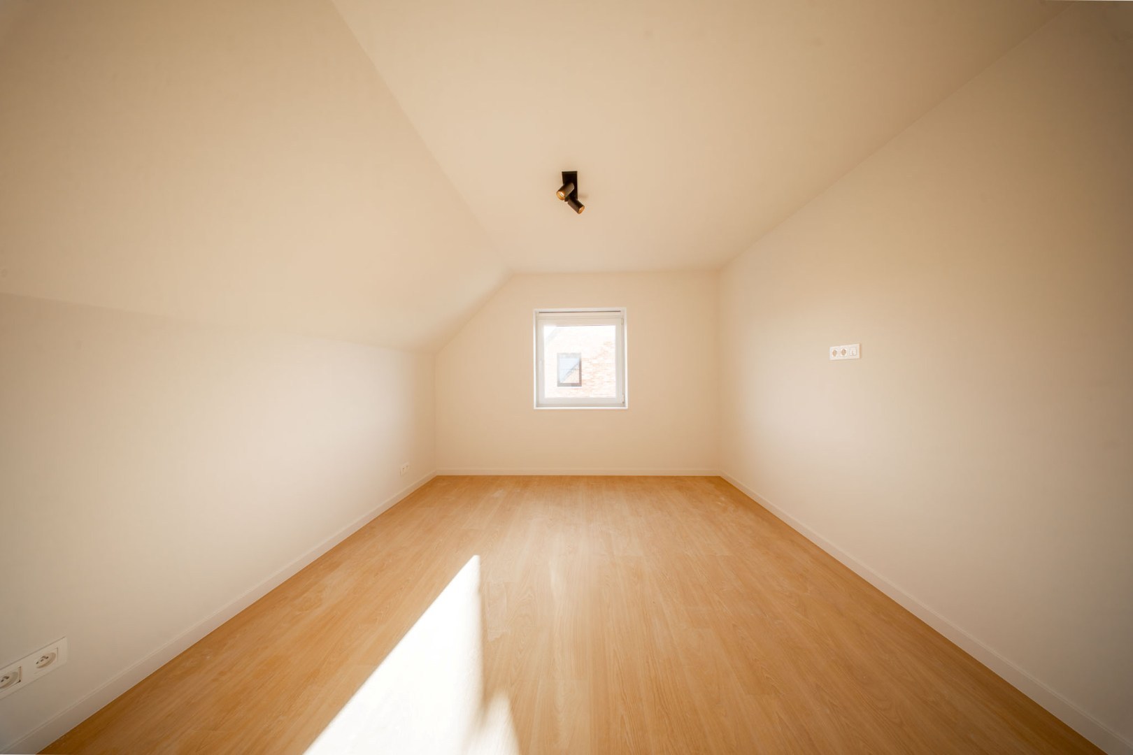 Instapklare nieuwbouwwoning met 3 slaapkamers en tuin op 681 m² 