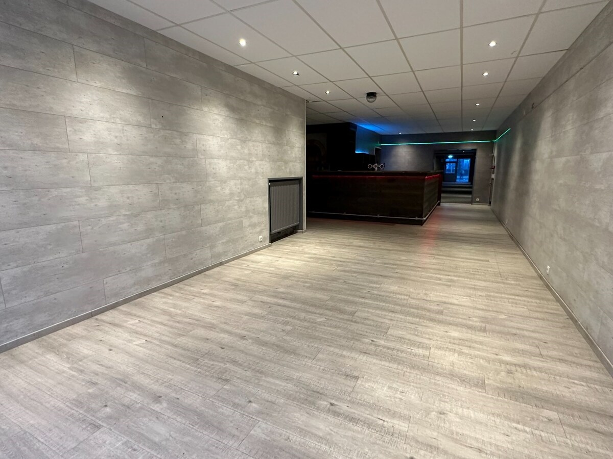 Handelspand 546 m² met veel mogelijkheden en 8 parkeerplaatsen 