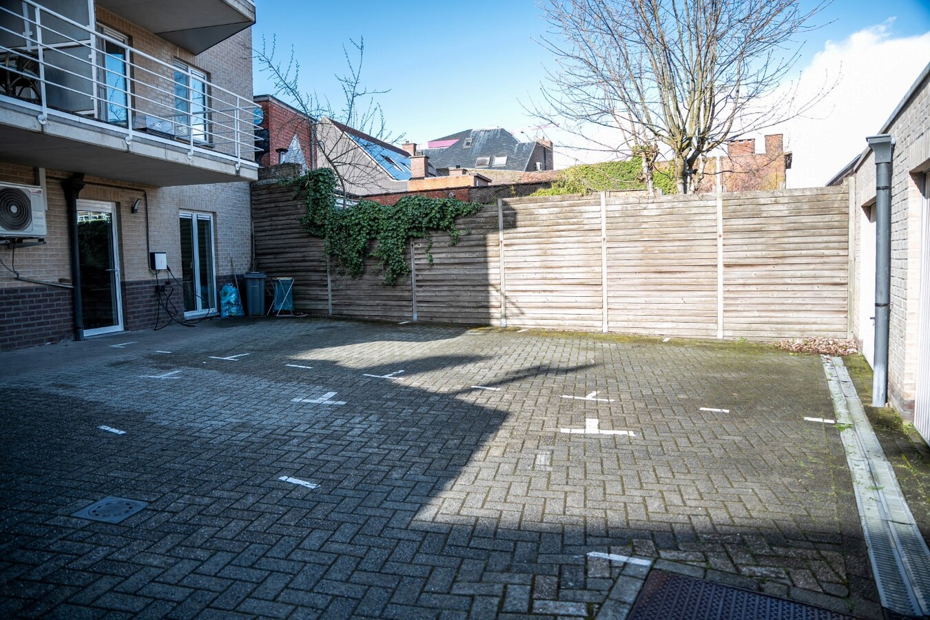 Instapklare handelsruimte met commerciële topligging in het hart van Geel 