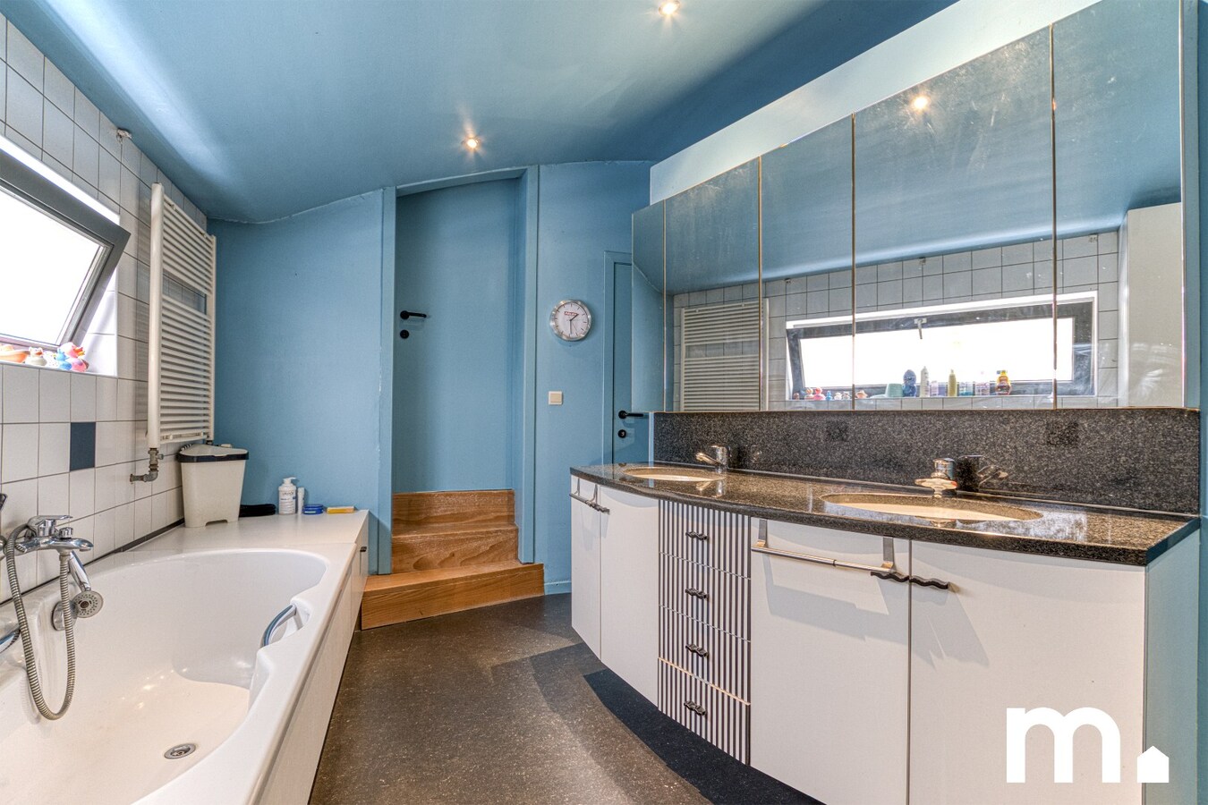 Karaktervolle architectenwoning met tuin en oprit te Kortrijk ! TOPligging ! 