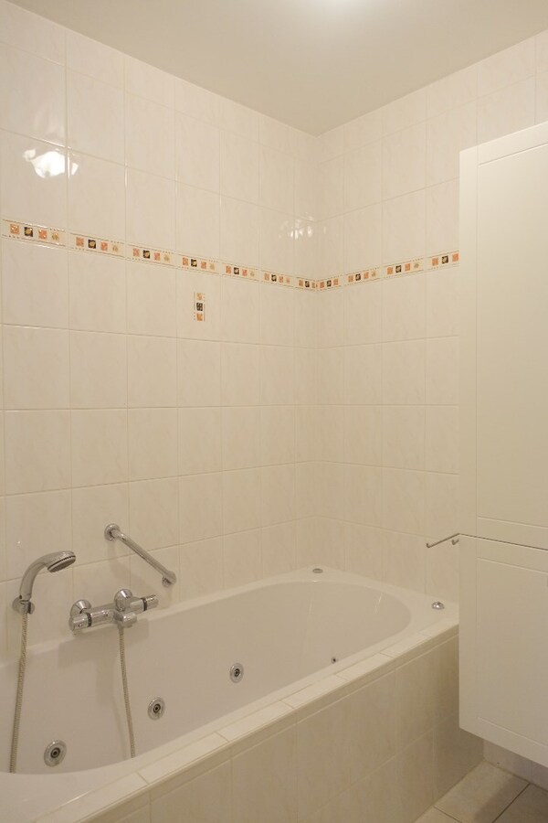 Ruim appartement met garagebox 