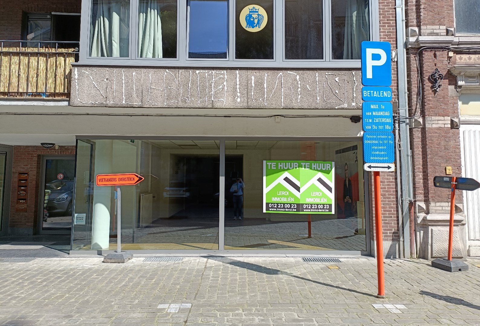 GELIJKVLOERS HANDELSPAND/KANTOOR IN HET CENTRUM 