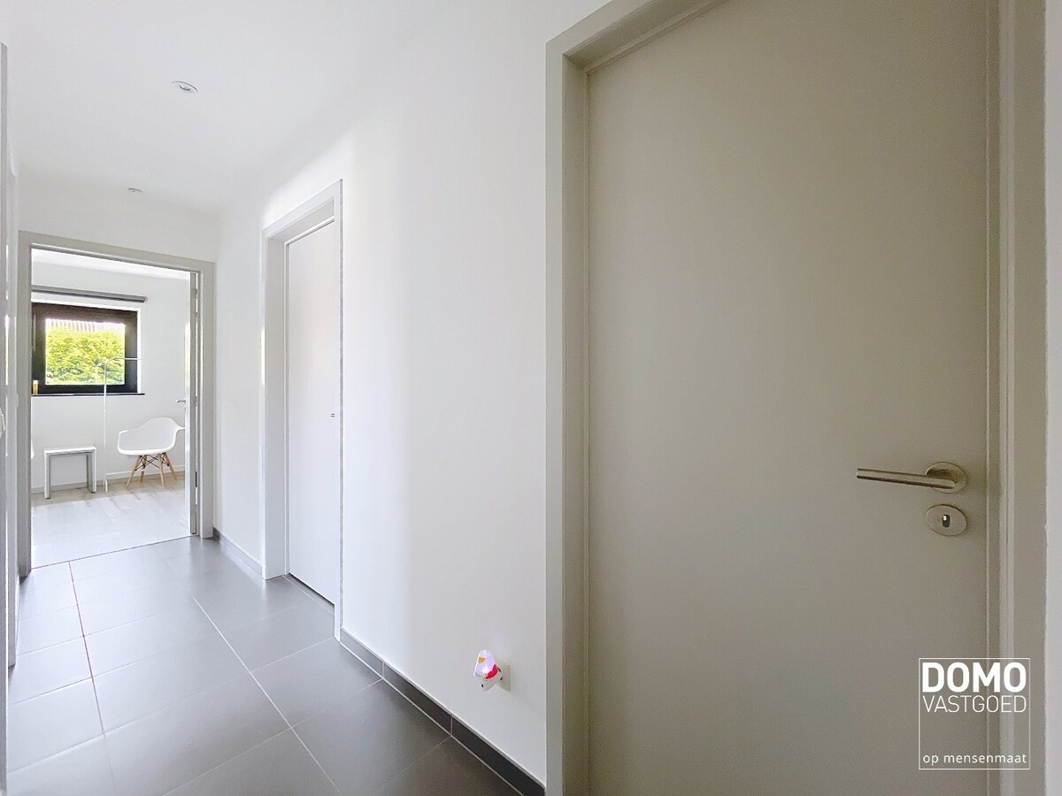 RUIME NIEUWBOUWWONING MET 3 SLAAPKAMERS, TUIN EN TERRAS TE BERINGEN (PAAL) 