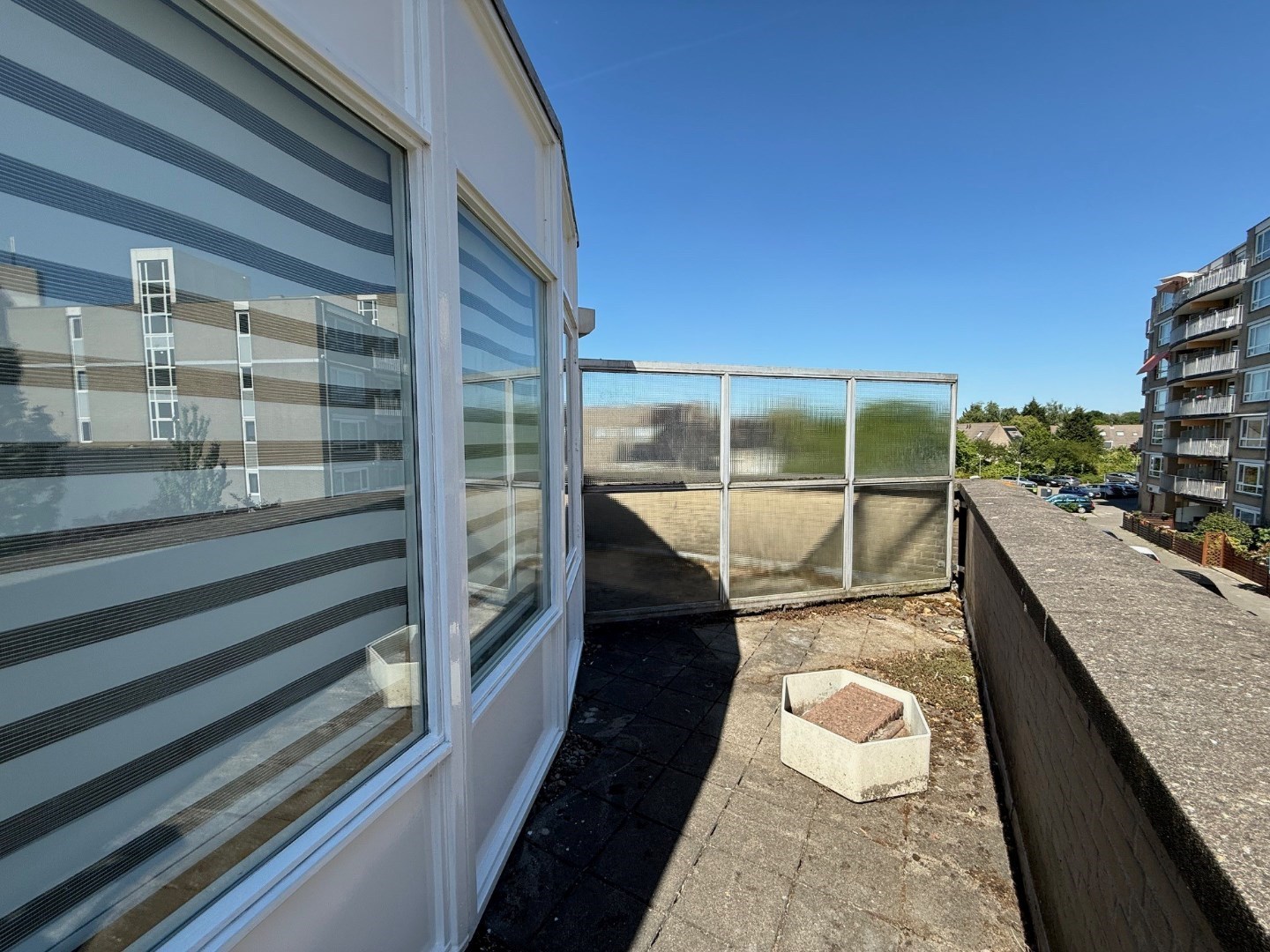 Royale hoek-eengezinswoning met 155 m² wooncomfort en 5 kamers, riante tuin en dakterras. 