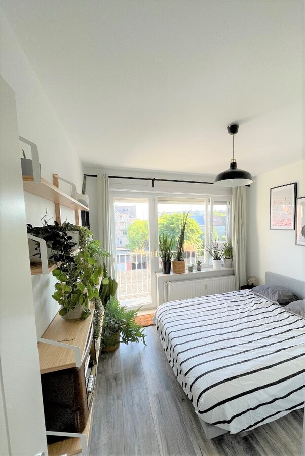 Knus gerenoveerd appartement in centrum Hasselt, vlakbij gezellige terrasjes, restaurants en winkels. 