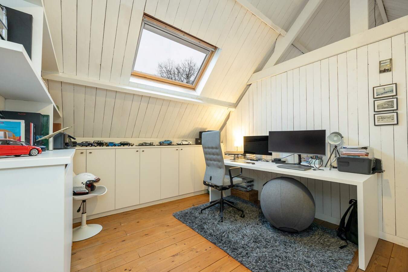 Charmante en ruime woning met zwembad en bijgebouw op toplocatie 