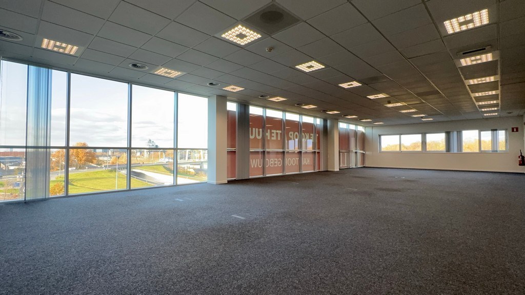 Kantoorgebouw te koop op zichtlocatie langs R4 in Merelbeke-Melle