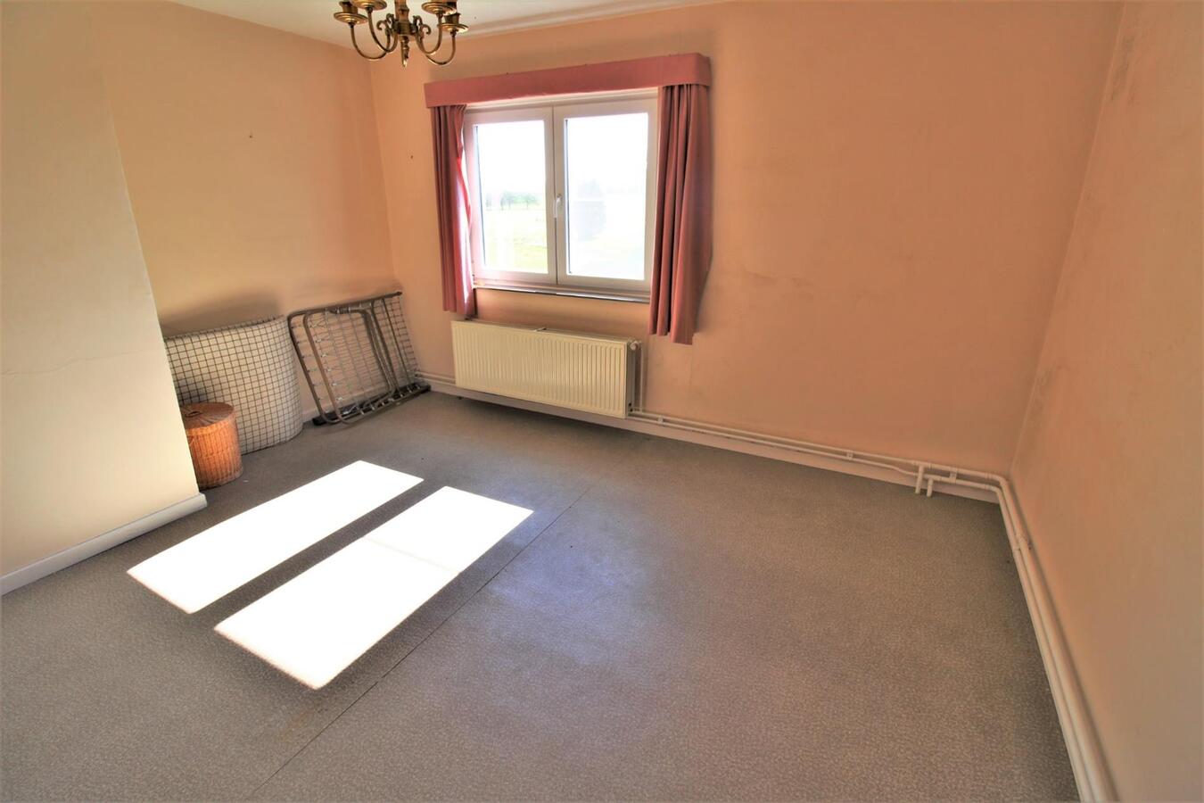 EN OPTION - Maison à rénover dans un cadre rural avec annexes et prairies sur environ 6.7ha à Nivelles (Brabant Wallon) 