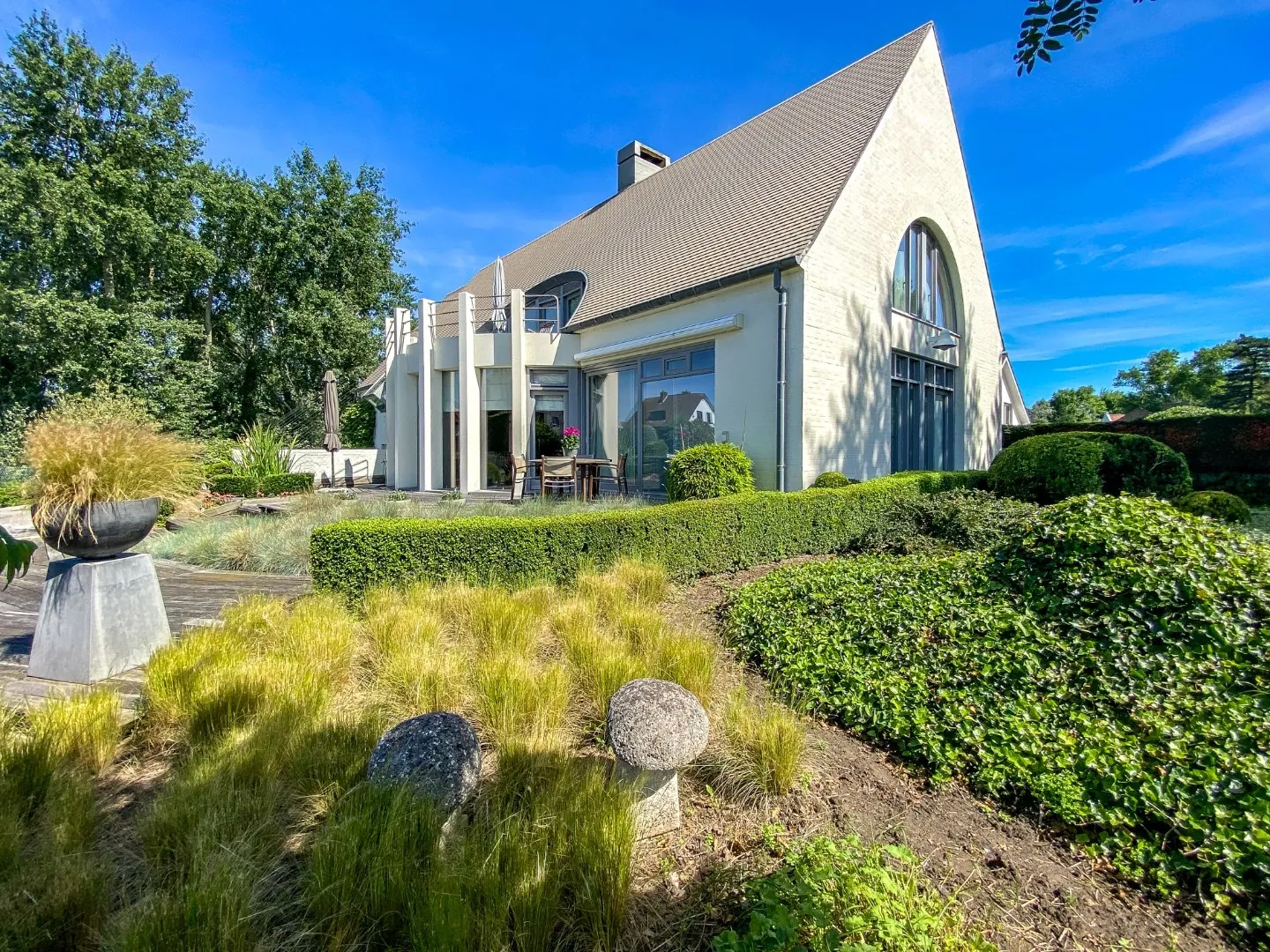 Exclusieve alleenstaande villa met 5 slaapkamers te Sint-Idesbald. 