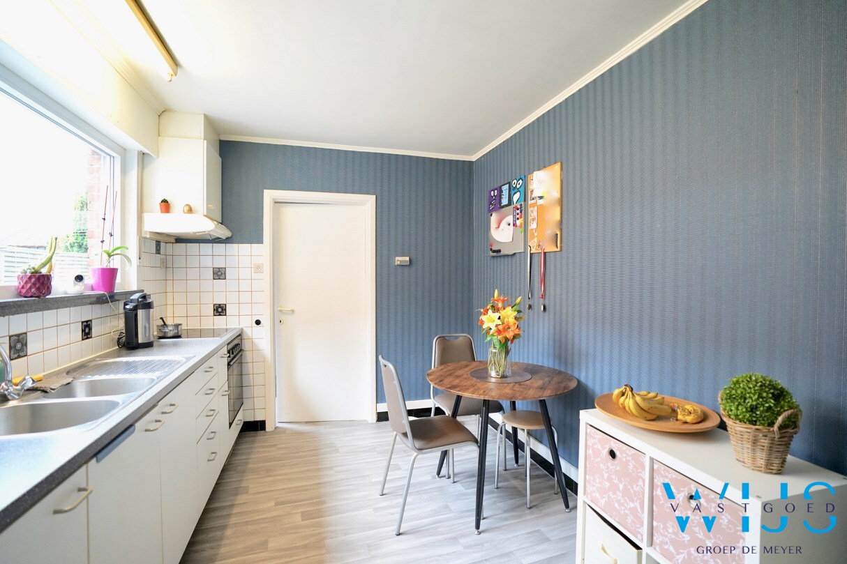 Toffe gezinswoning met garage in het CENTRUM VAN ERTVELDE ! 