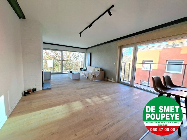 Vernieuwd hoekappartement 