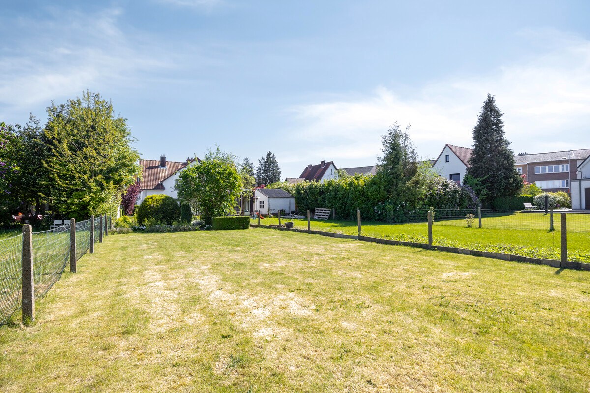 Half open bebouwing met 3 slaapkamers, zuid/west georiënteerd tuin op super ligging in Kessel-Lo! 