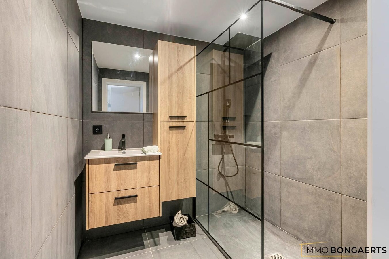 Instapklare gezinswoning met 3 slaapkamers, tuin en garage te Genk 