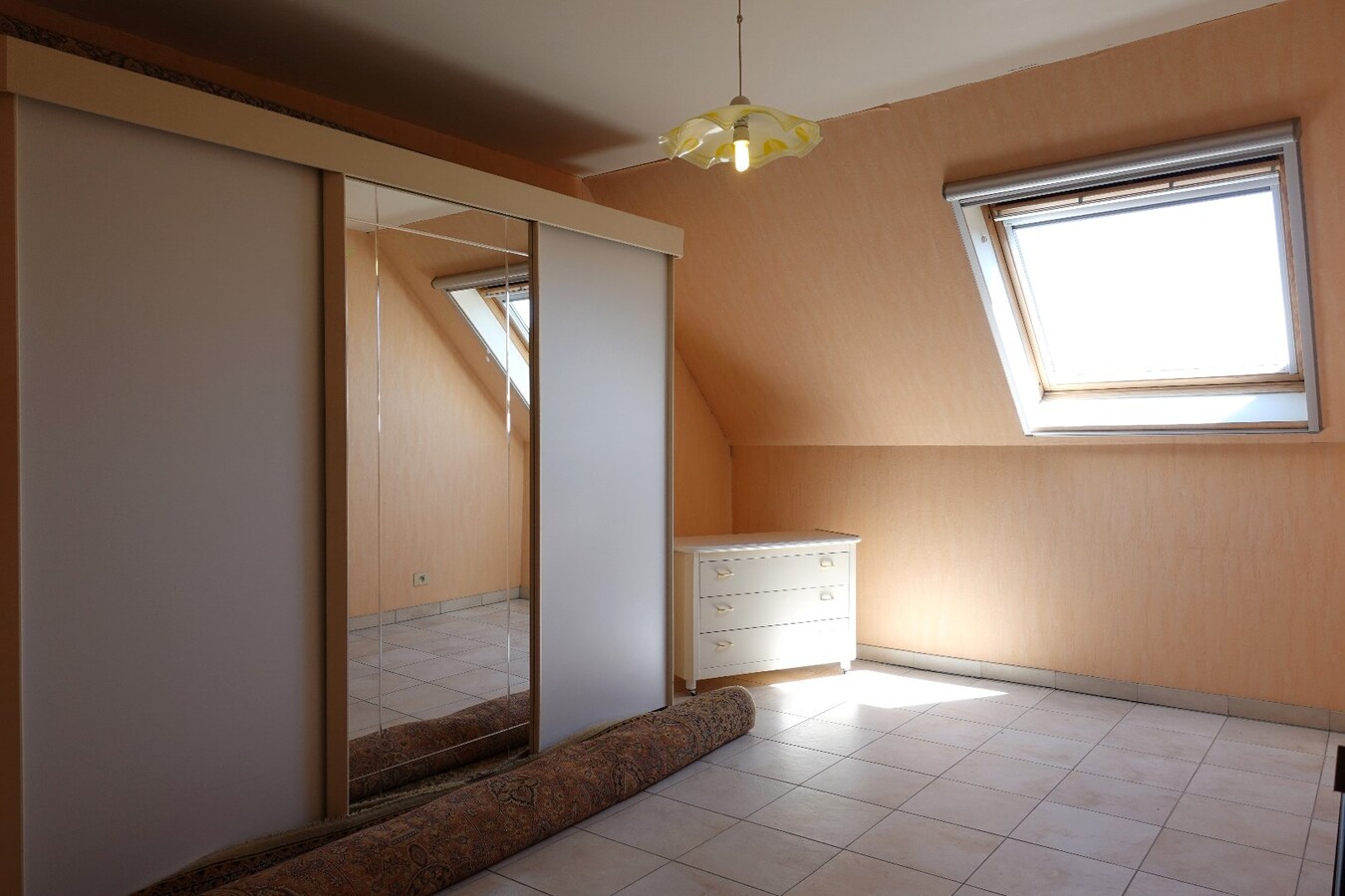 Ruim appartement te koop in Residentie Permeke op een uitstekende locatie te Jabbeke 