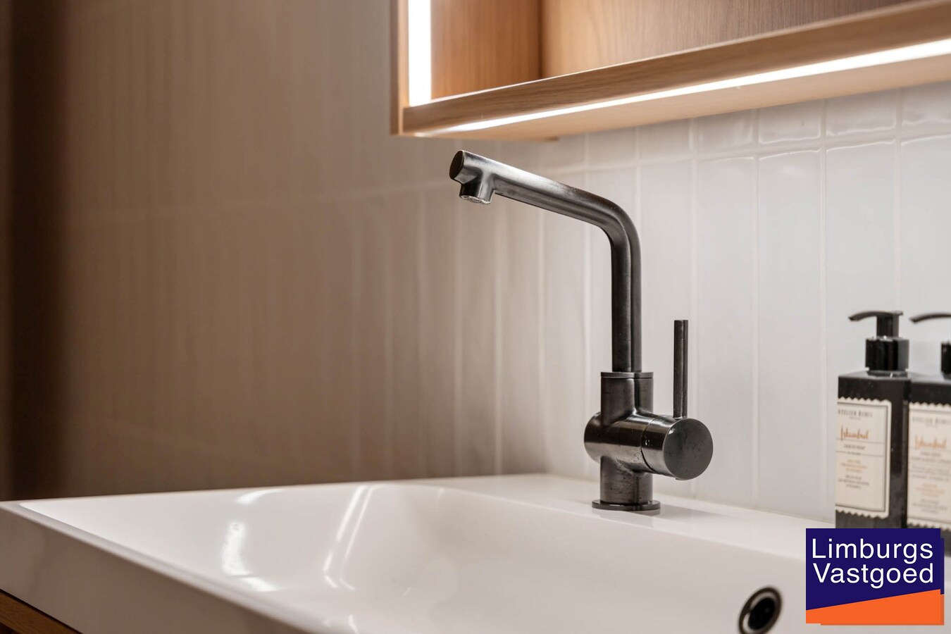 Recent Gerenoveerd appartement met tuin en terras, 2 slaapkamers, In Rekem 