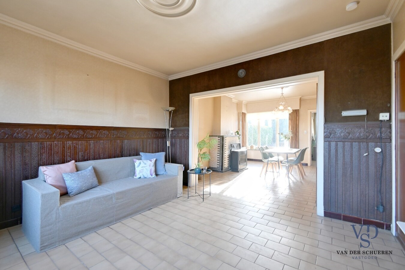 Degelijke, ruime woning (op te frissen). 