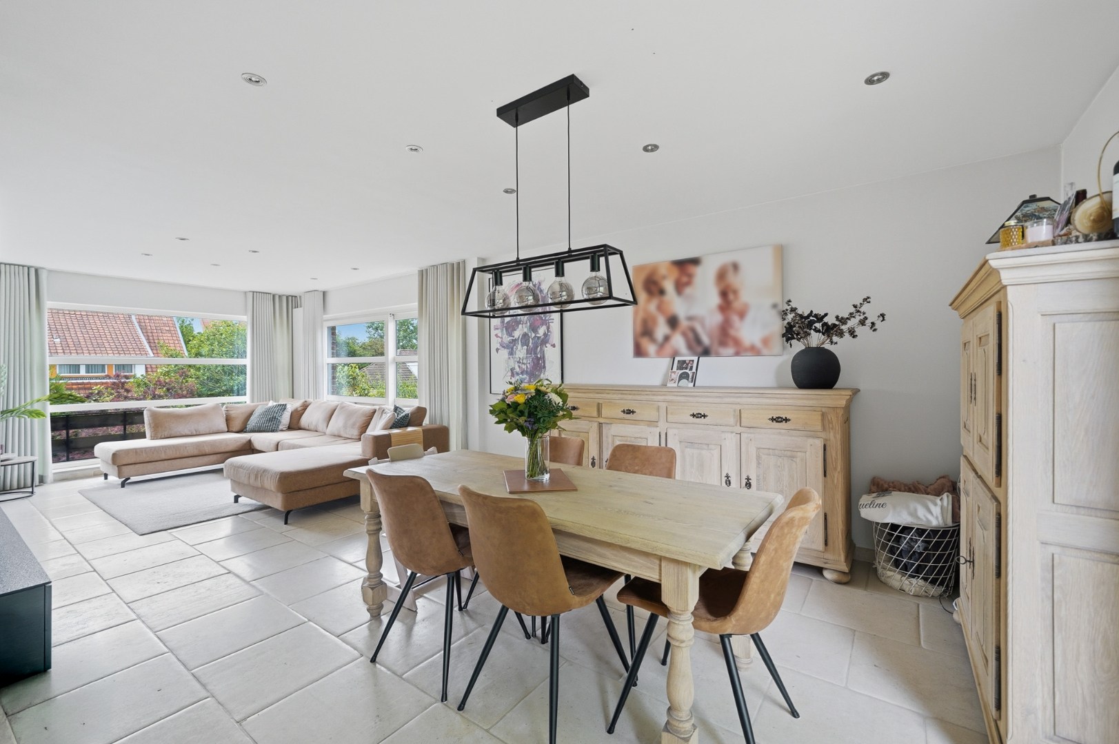 Duplex-appartement van 165 m² met garage, carport en zonnig terras in de Vicognewijk 