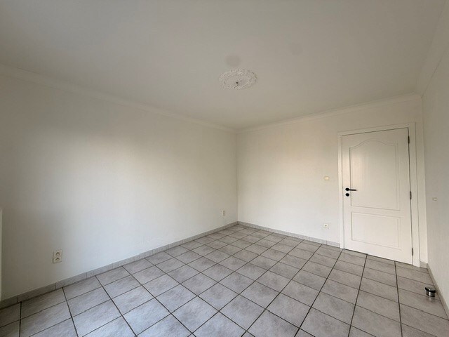 Prachtig appartement met 2 slaapkamers, terras en garage in het centrum van Dilsen 