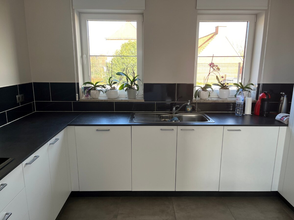 Luxueus én ruim gelijkvloers appartement in rustige omgeving. 