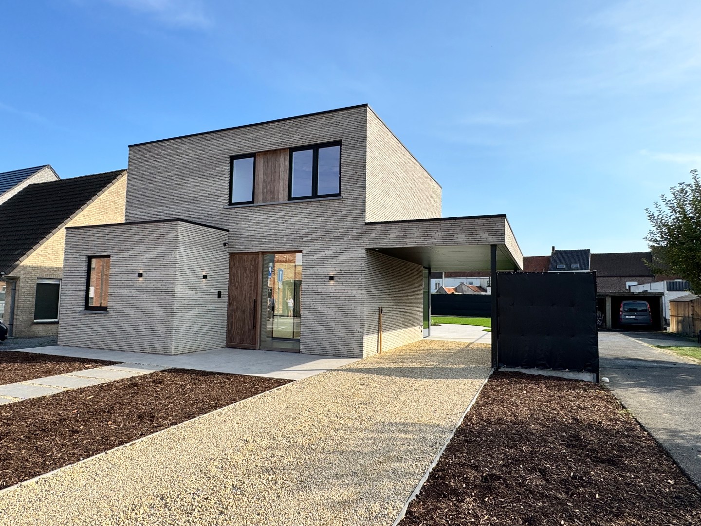 Instapklare nieuwbouwvilla met hoogwaardige afwerking en veel lichtinval 