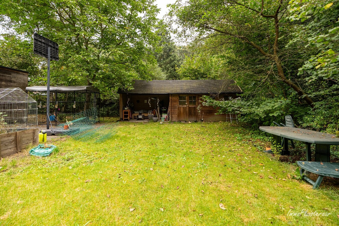 Maison prête à emménager dans un environnement boisé d'environ 24 ares à Keerbergen. 