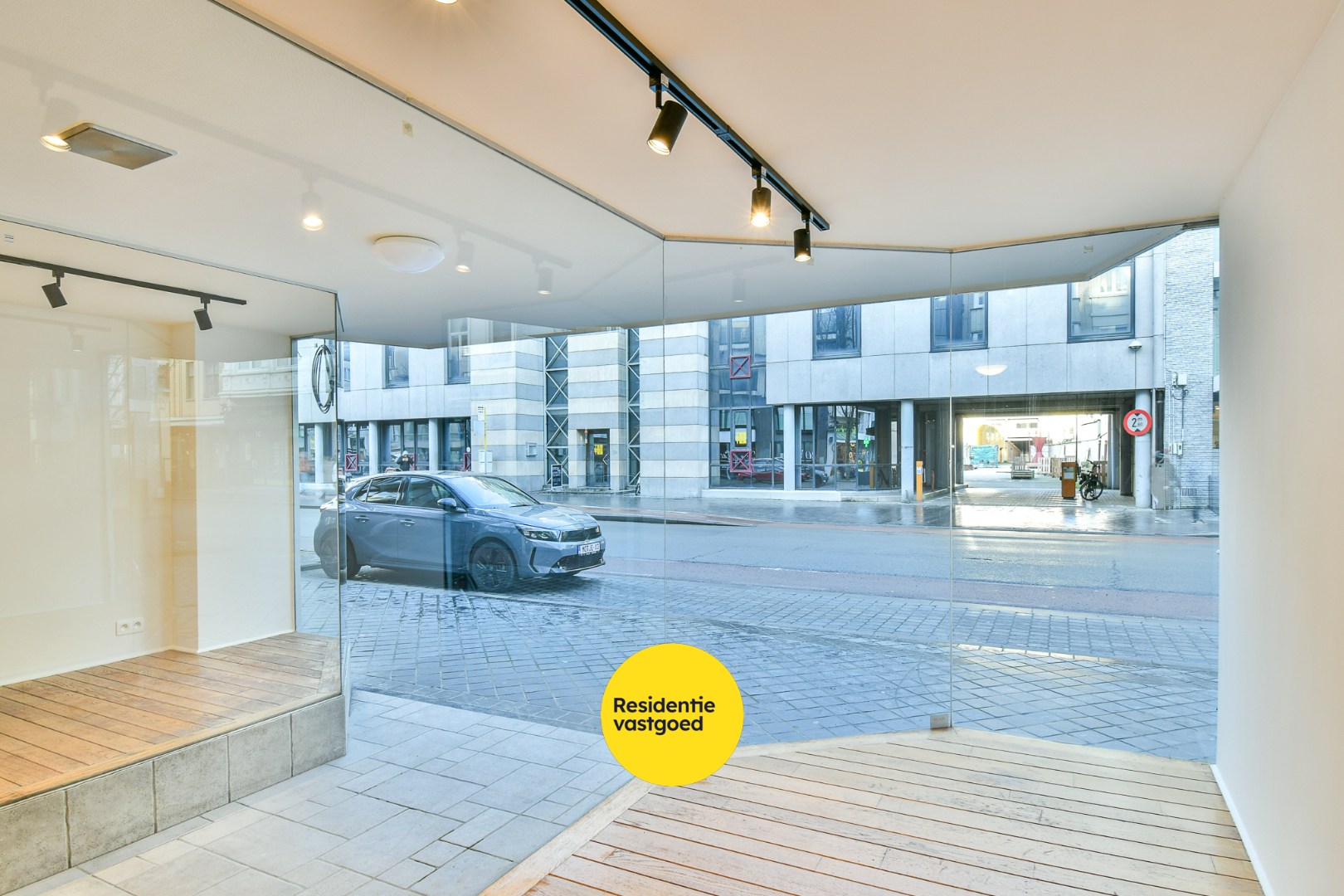 Gelijkvloerse handelsruimte op toplocatie te Oostende 