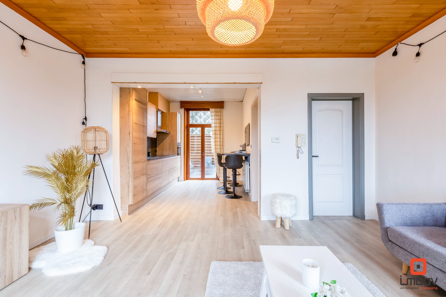 Charmante en lichtrijke bel-etage woning 