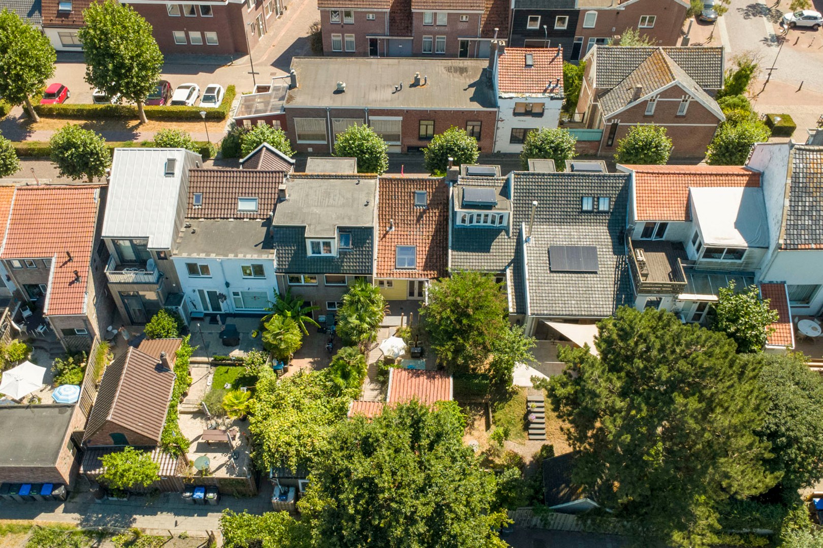 Sfeervol gerenoveerde dijkwoning met riante schuur. 