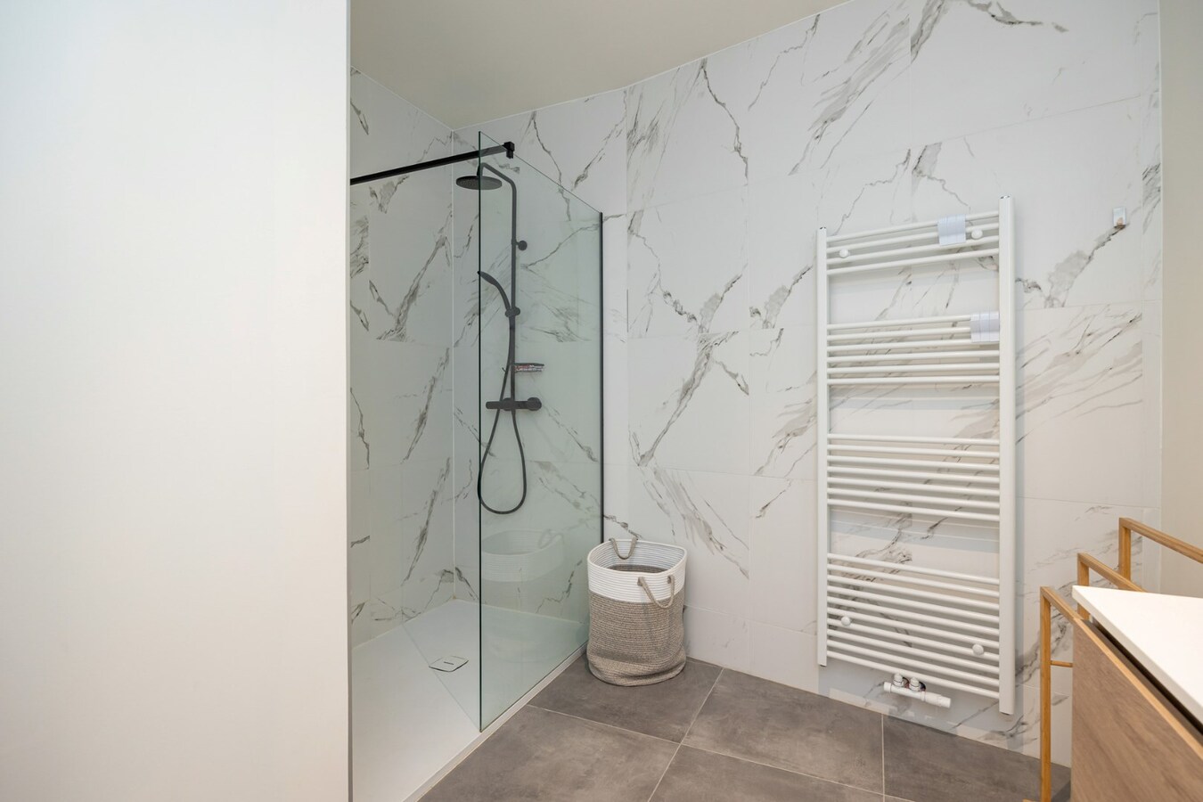 Kwaliteitsvol gerenoveerd appt. met terras te Borgerhout! 