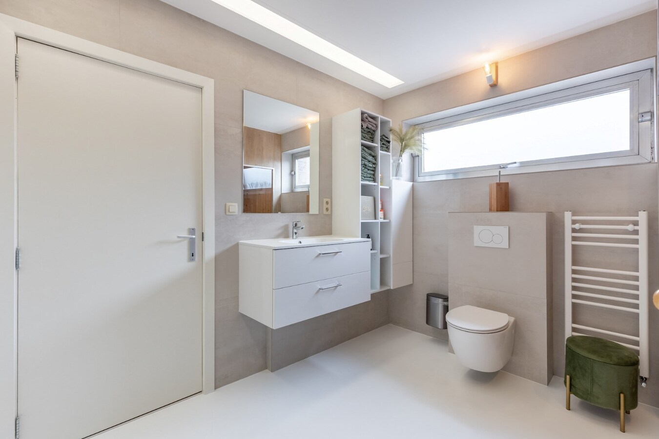 Modern en comfortabel gerenoveerd appartement op de eerste verdieping in het centrum van Neeroeteren 