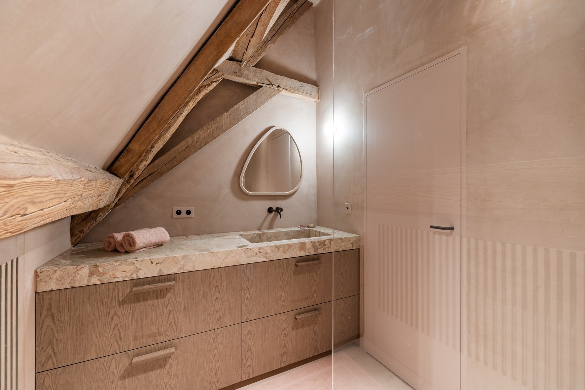 Authentiek gerenoveerde hoeve te Varsenare — een uitzonderlijk landelijke eigendom nabij Brugge 