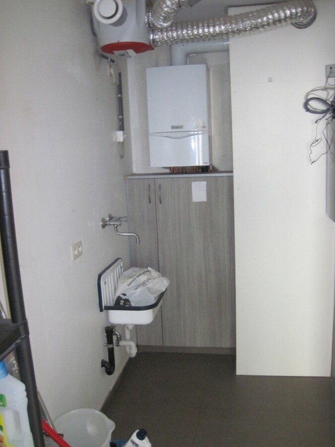 Lichtrijk appartement met ruim terras. Geen vaste kosten ! 