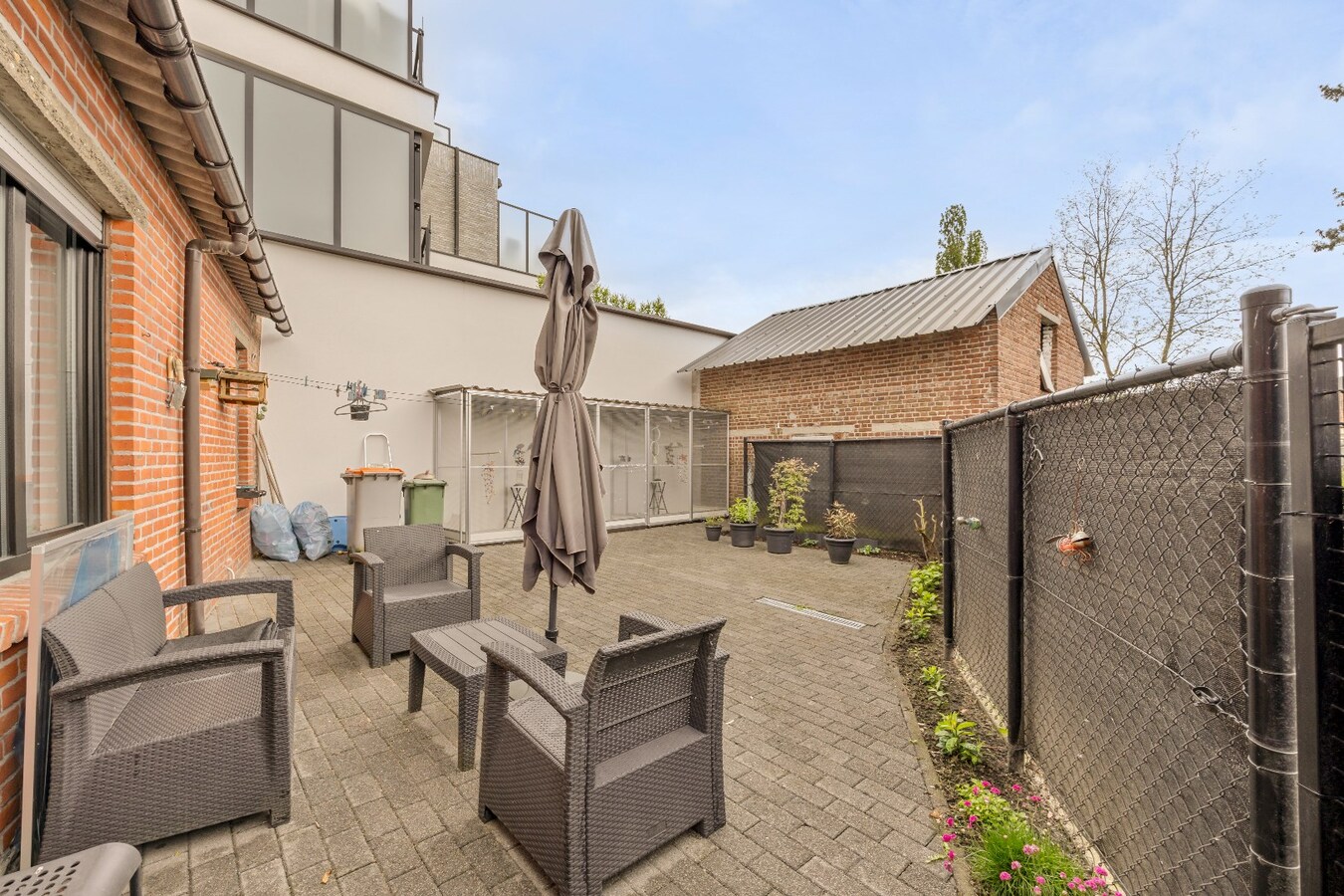 Opbrengsteigendom met vier eenheden 