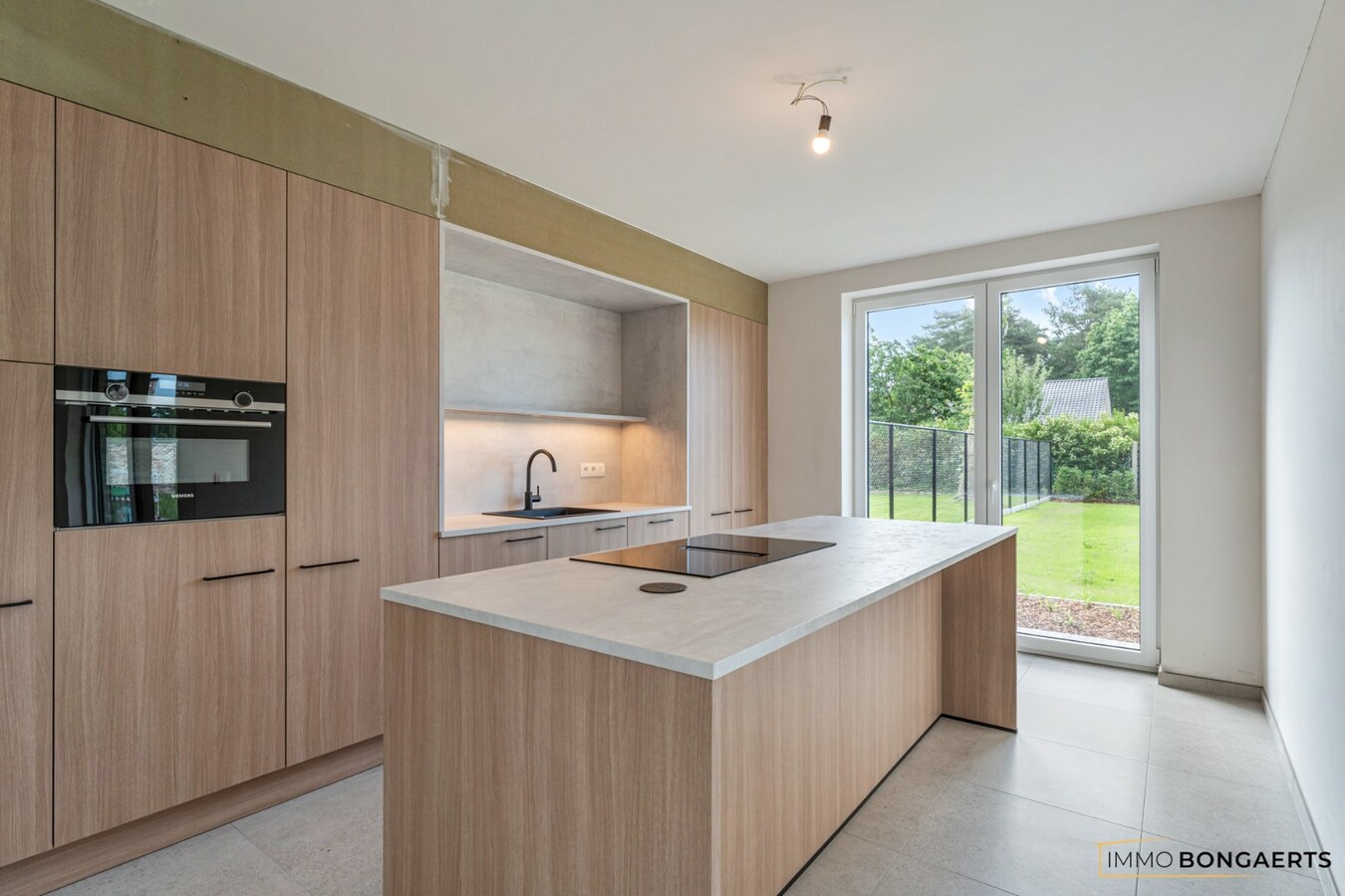 Volledig afgewerkte nieuwbouwwoning met 4 slaapkamers. 