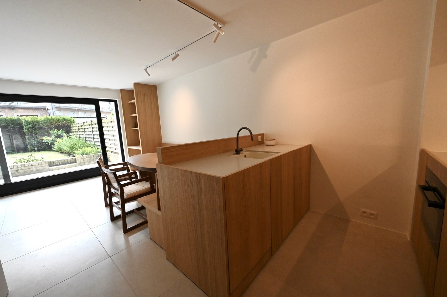 Gemeubeld - UNIEK pareltje met zonnige tuin, vlakbij het strand en het Driehoeksplein. 