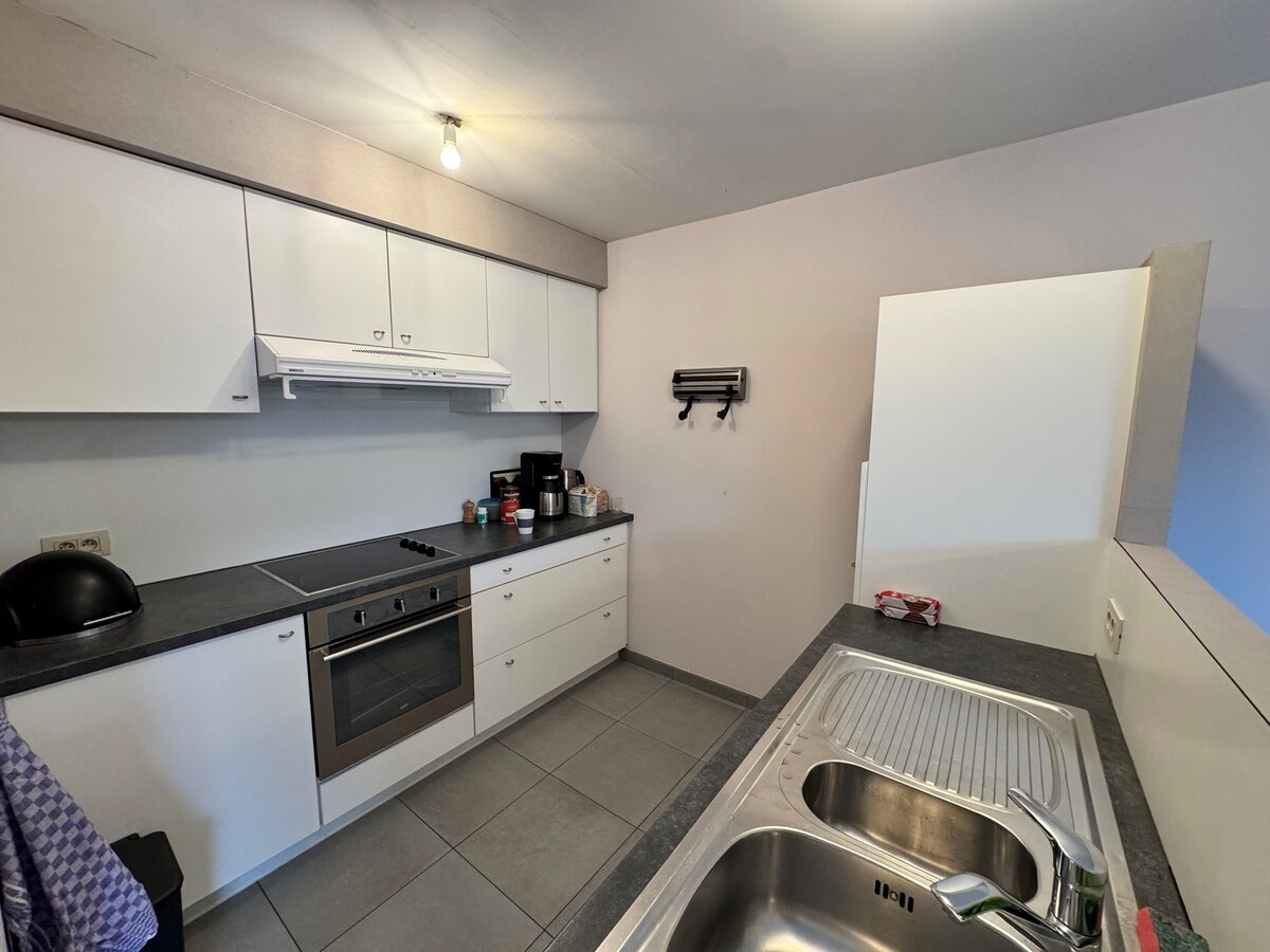 Instapklaar appartement met 2 slaapkamers en garage te Torhout 