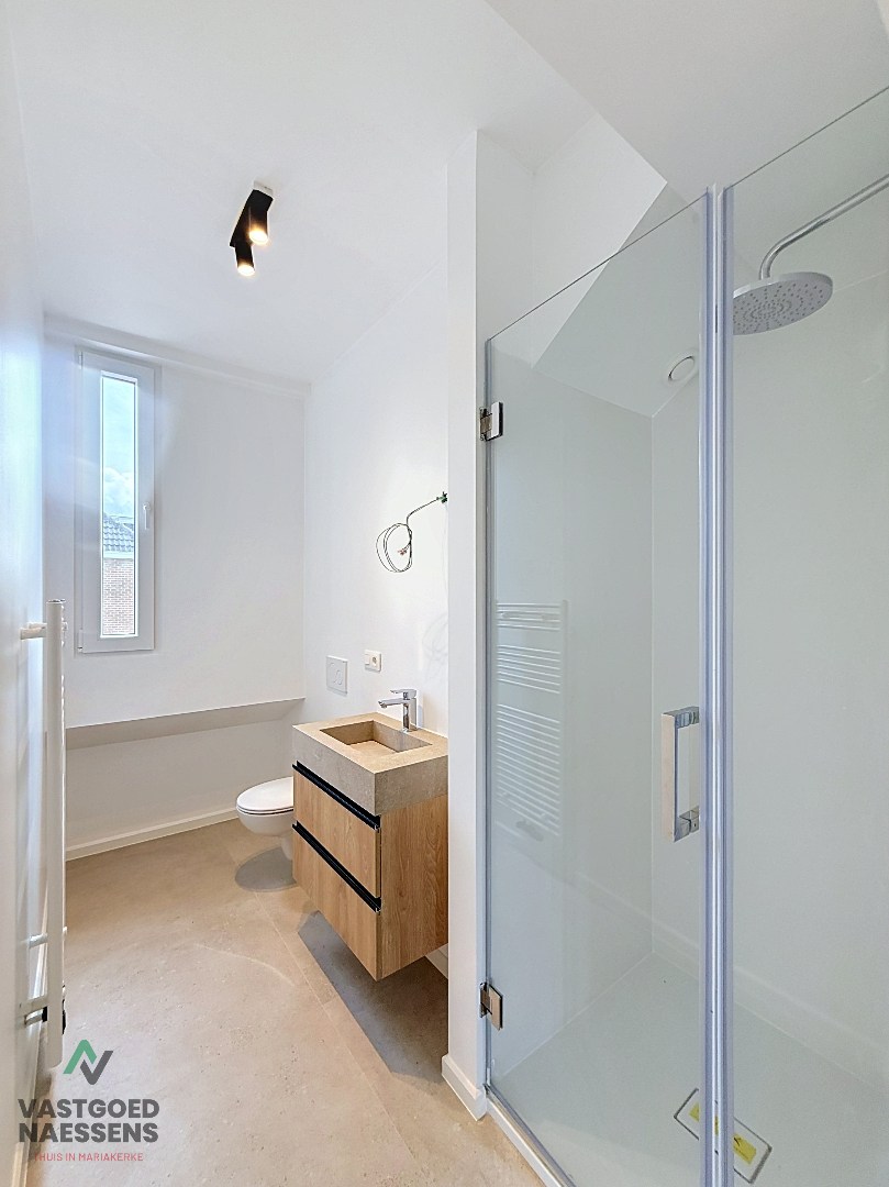 VOLLEDIG GERENOVEERDE 5 SLPK WONING – 2 BADKAMERS – ZONNIGE ZW-TUIN 